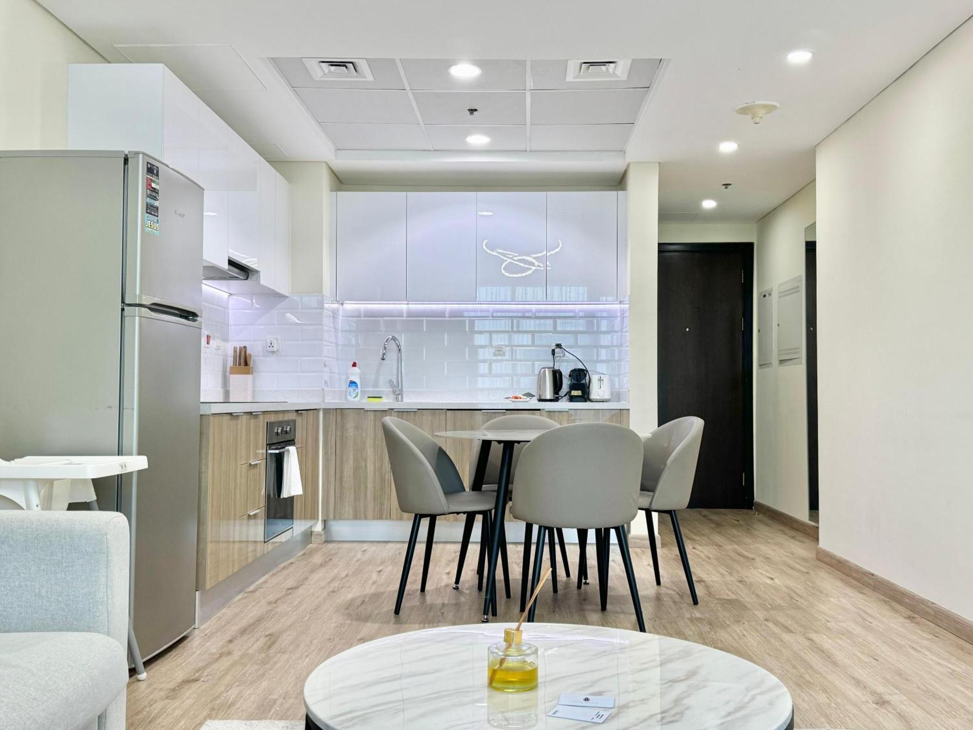 1 Bedroom With Beautiful View In Marina Apartment *